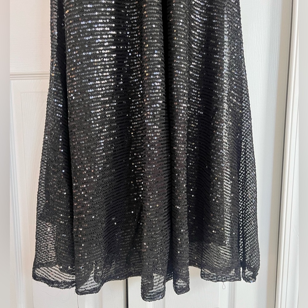 Elegant Black Sequin Dress - Picture 5 of 5